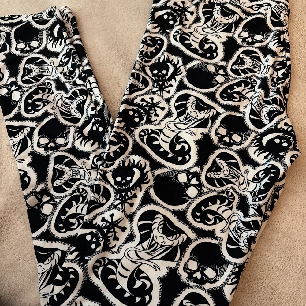 LuLaRoe OS Disney Leggings 2018 Villains Jafar‎ Cobra Skull Crossbones Black/Wh